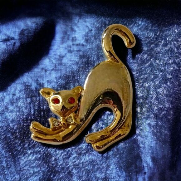 Vintage Stretching Cat Brooch Pin Liquid Gold Tone Red Rhinestone Eyes Sassy - Picture 10 of 14